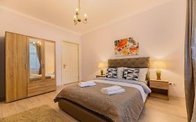 Chic&View Brasov Apartment